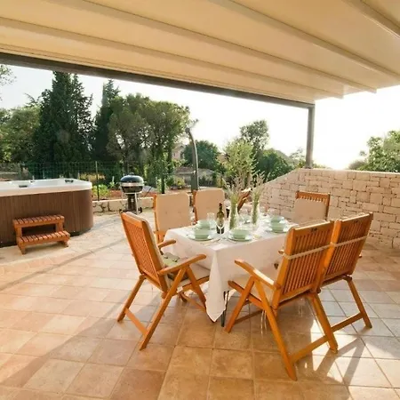 Holiday home With Hot Tub Sveti Ivan, - 27207